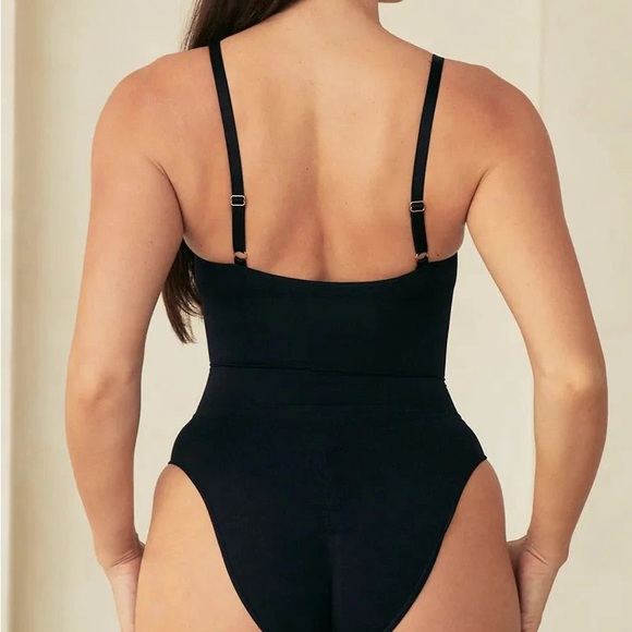 Pinsy V Neck Spaghetti Butter Sculpt® Seamless Shapewear Bodysuit - Picture 5 of 5